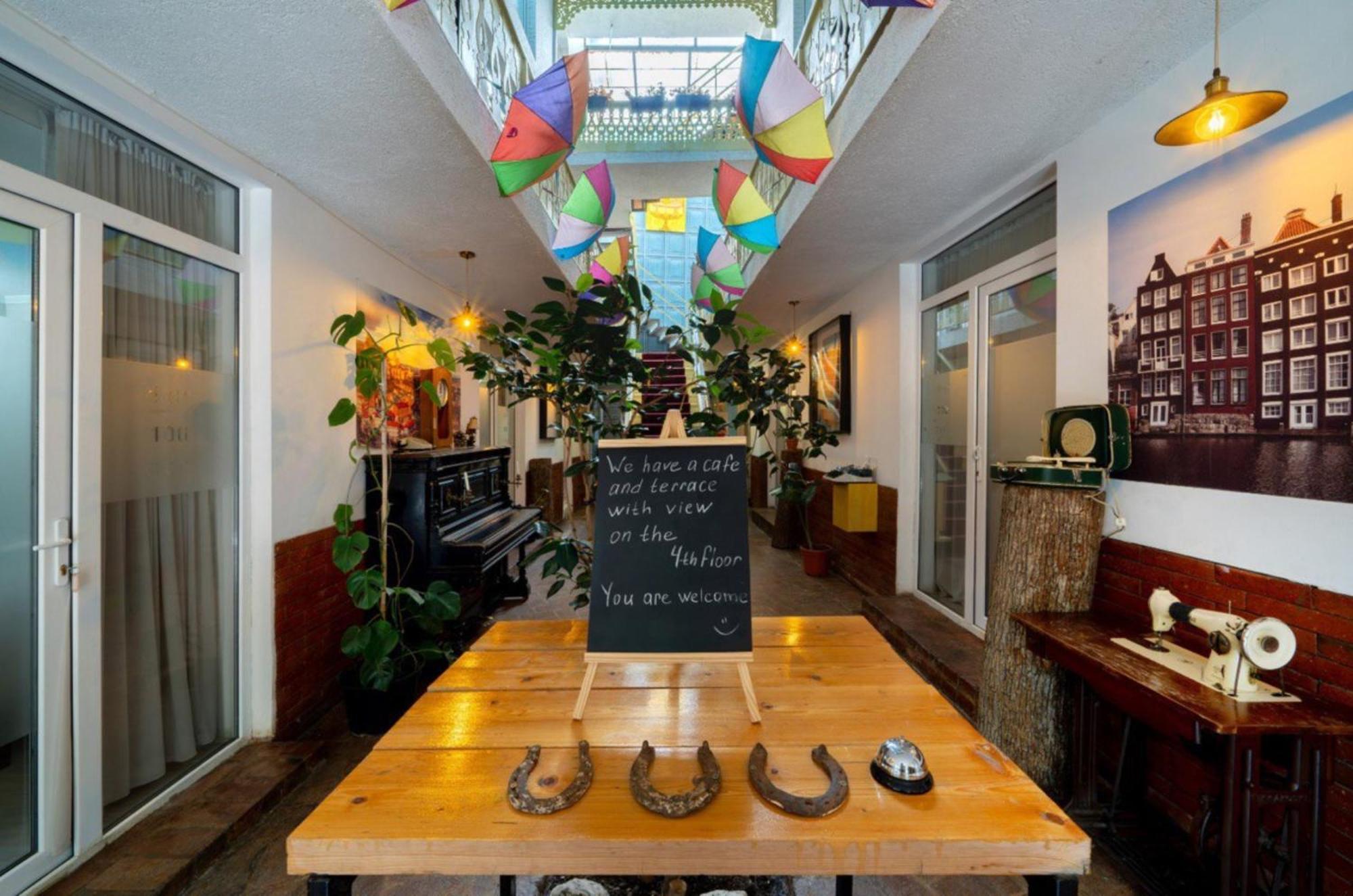 Hotel Tato & Coworking Space Tbilisi Buitenkant foto