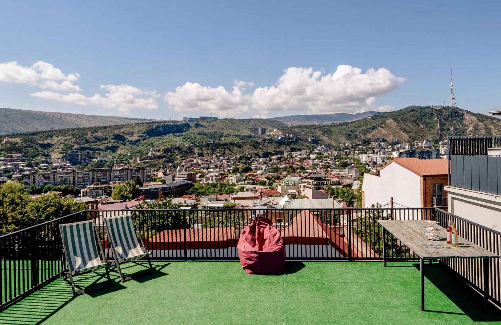 Hotel Tato & Coworking Space Tbilisi Buitenkant foto