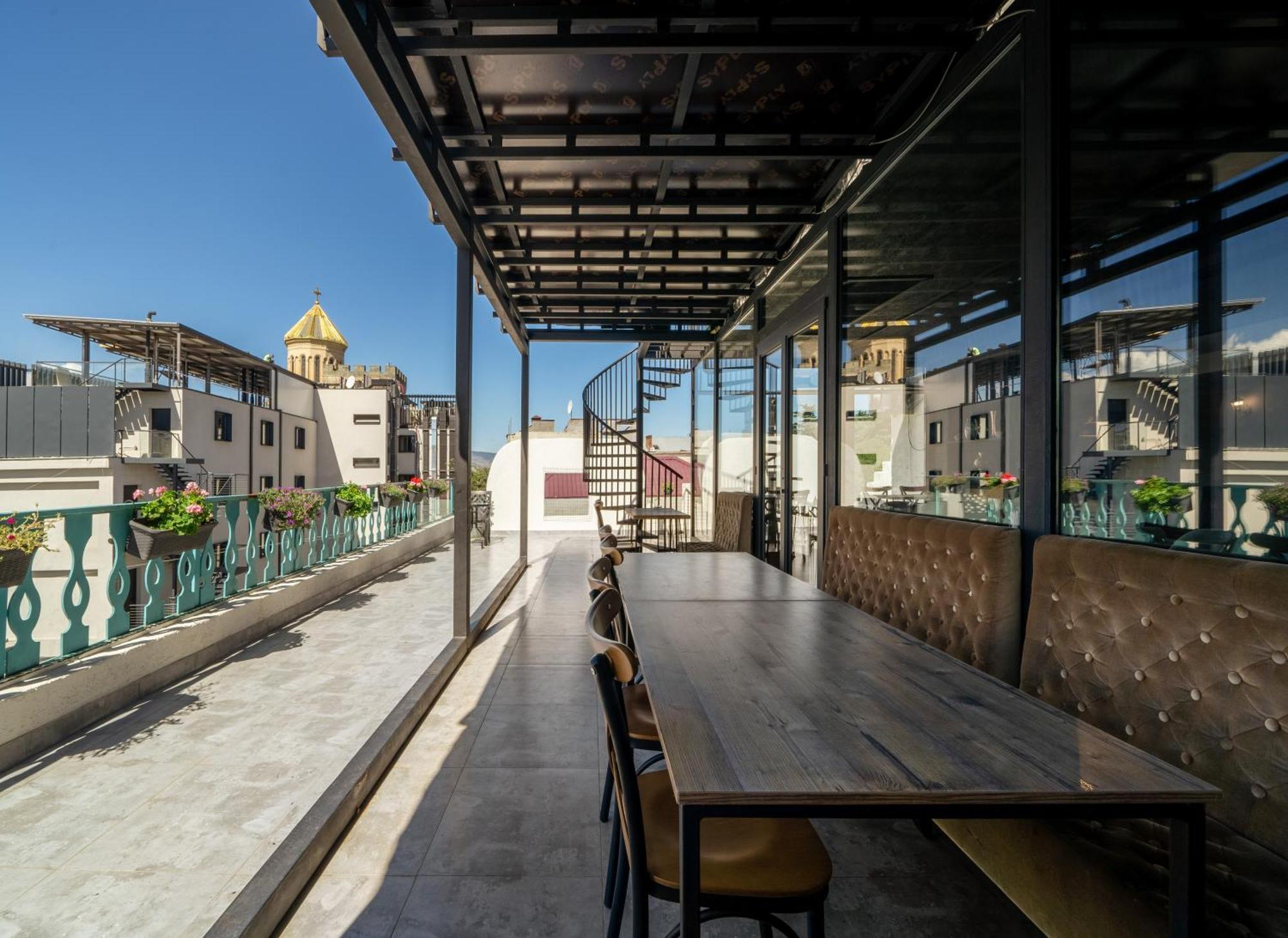 Hotel Tato & Coworking Space Tbilisi Buitenkant foto