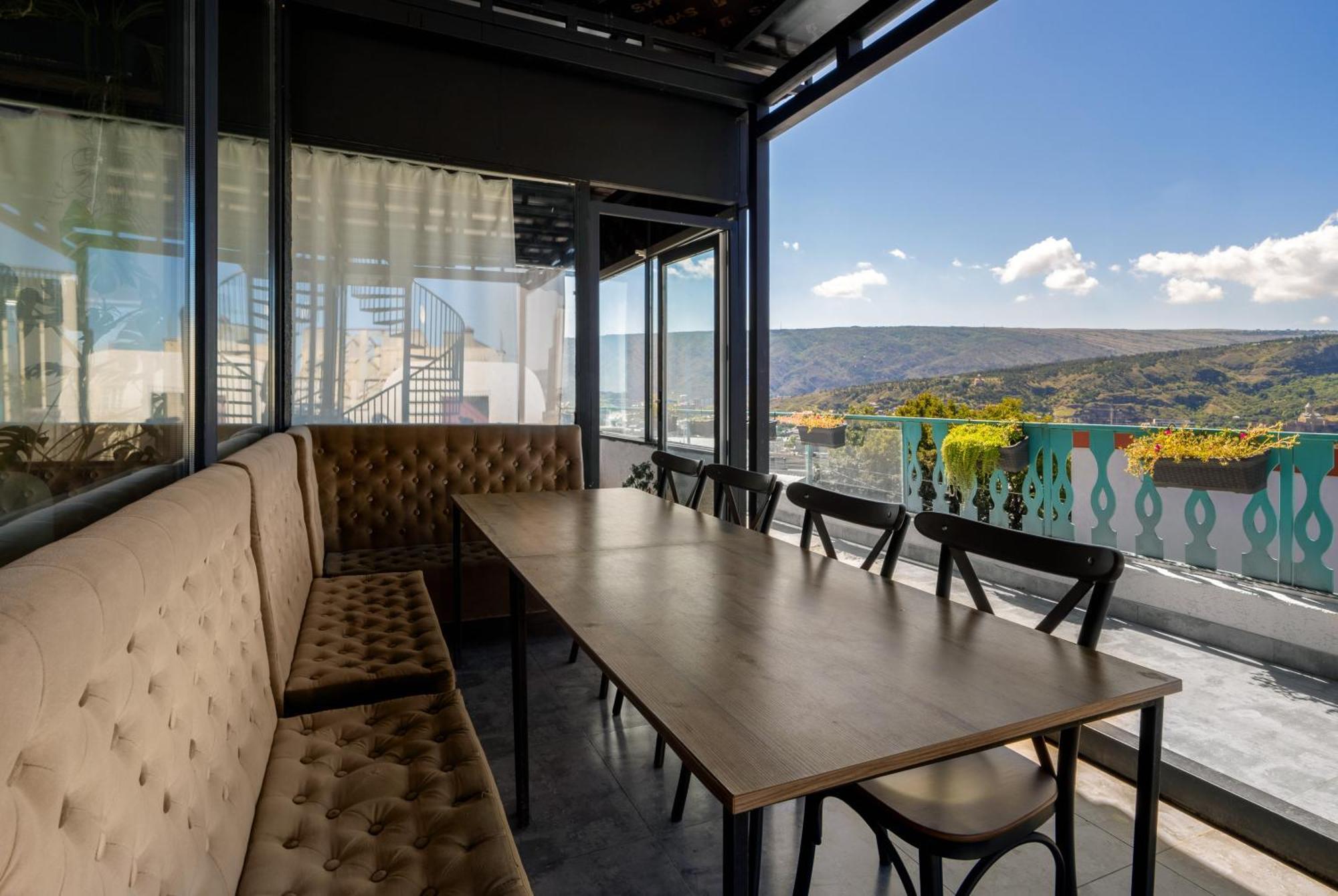 Hotel Tato & Coworking Space Tbilisi Buitenkant foto