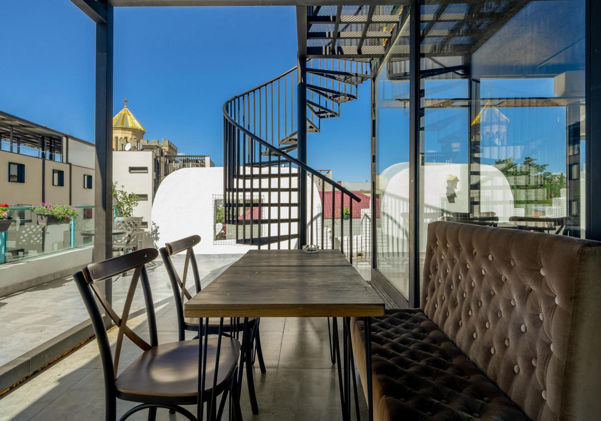 Hotel Tato & Coworking Space Tbilisi Buitenkant foto