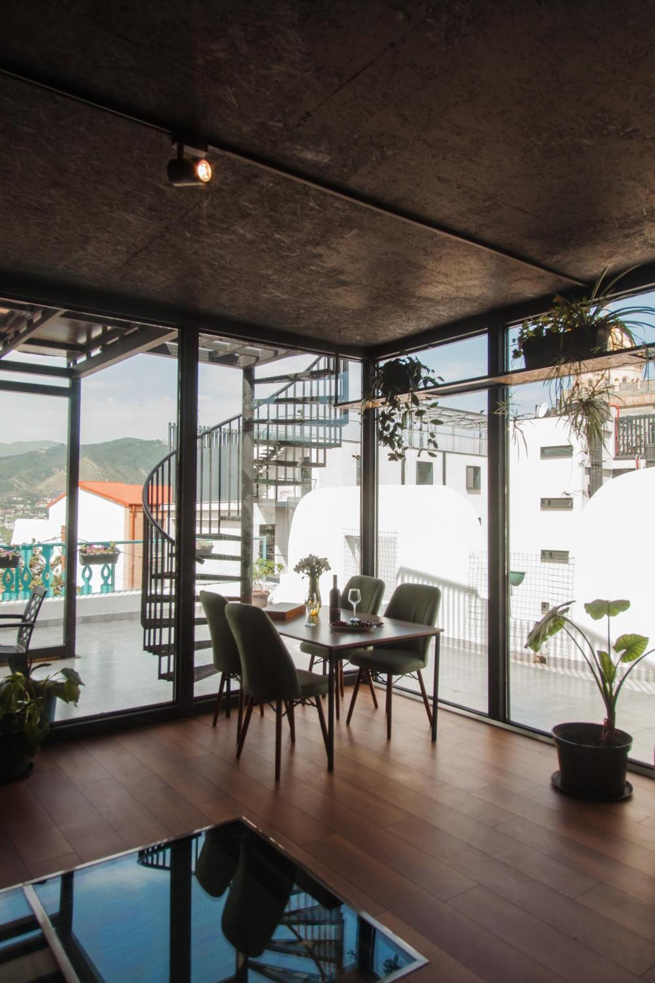 Hotel Tato & Coworking Space Tbilisi Buitenkant foto