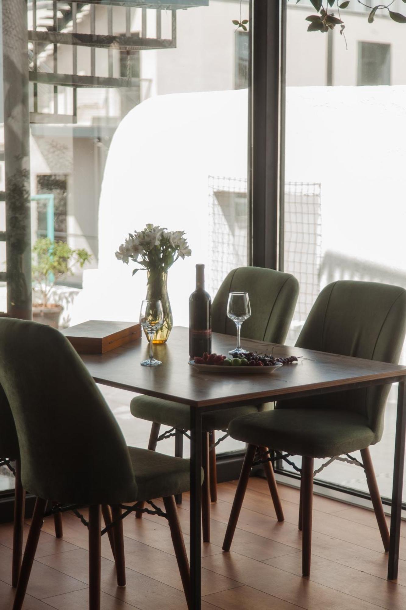 Hotel Tato & Coworking Space Tbilisi Buitenkant foto