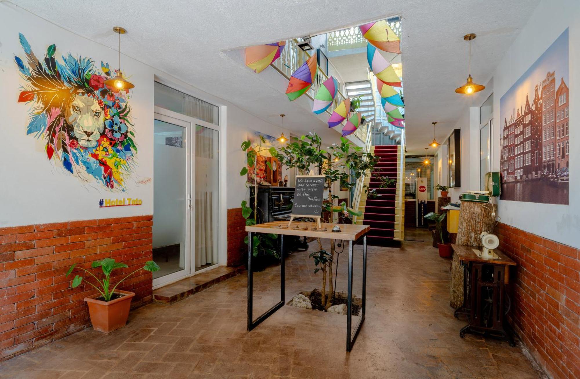 Hotel Tato & Coworking Space Tbilisi Buitenkant foto