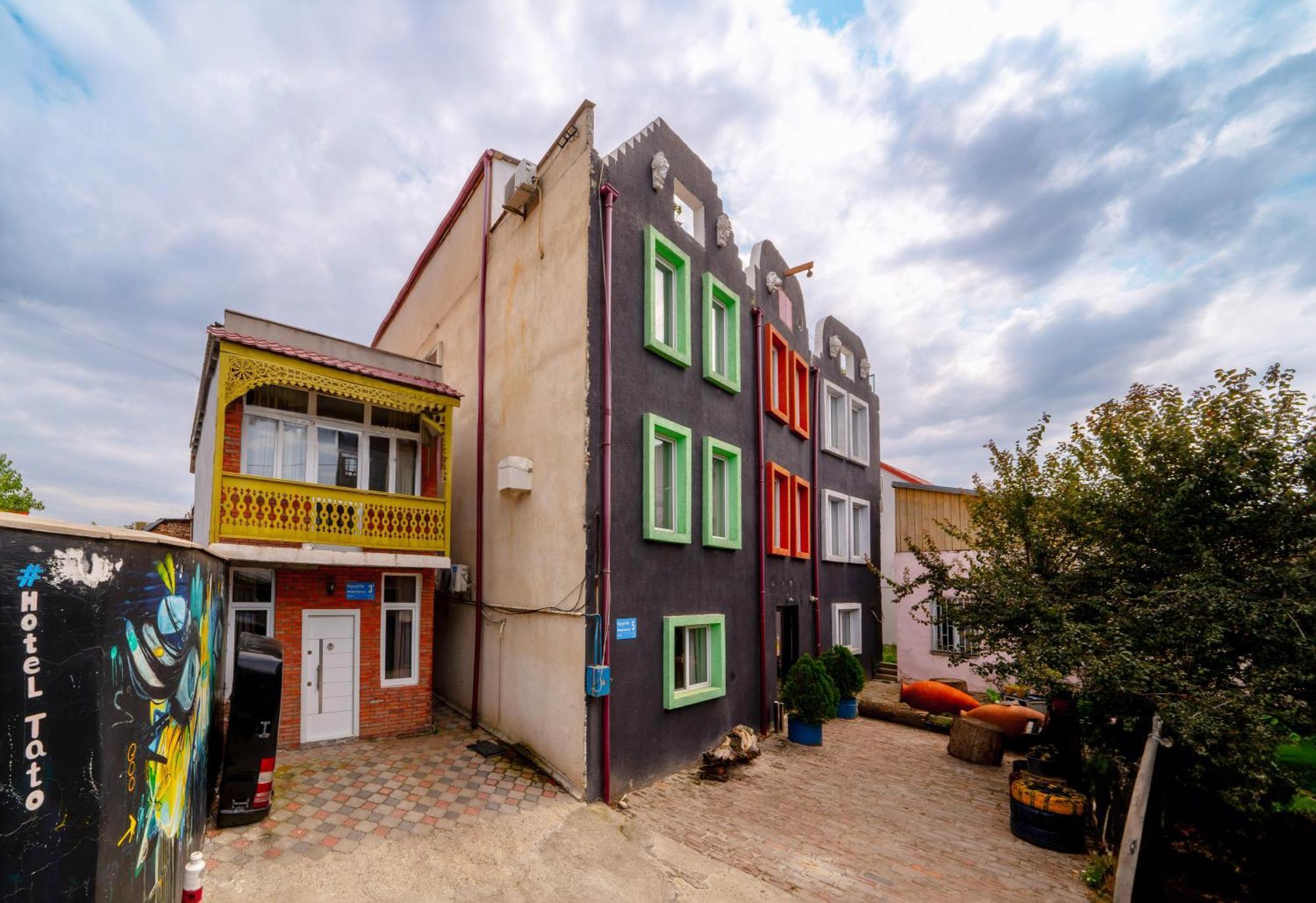 Hotel Tato & Coworking Space Tbilisi Buitenkant foto