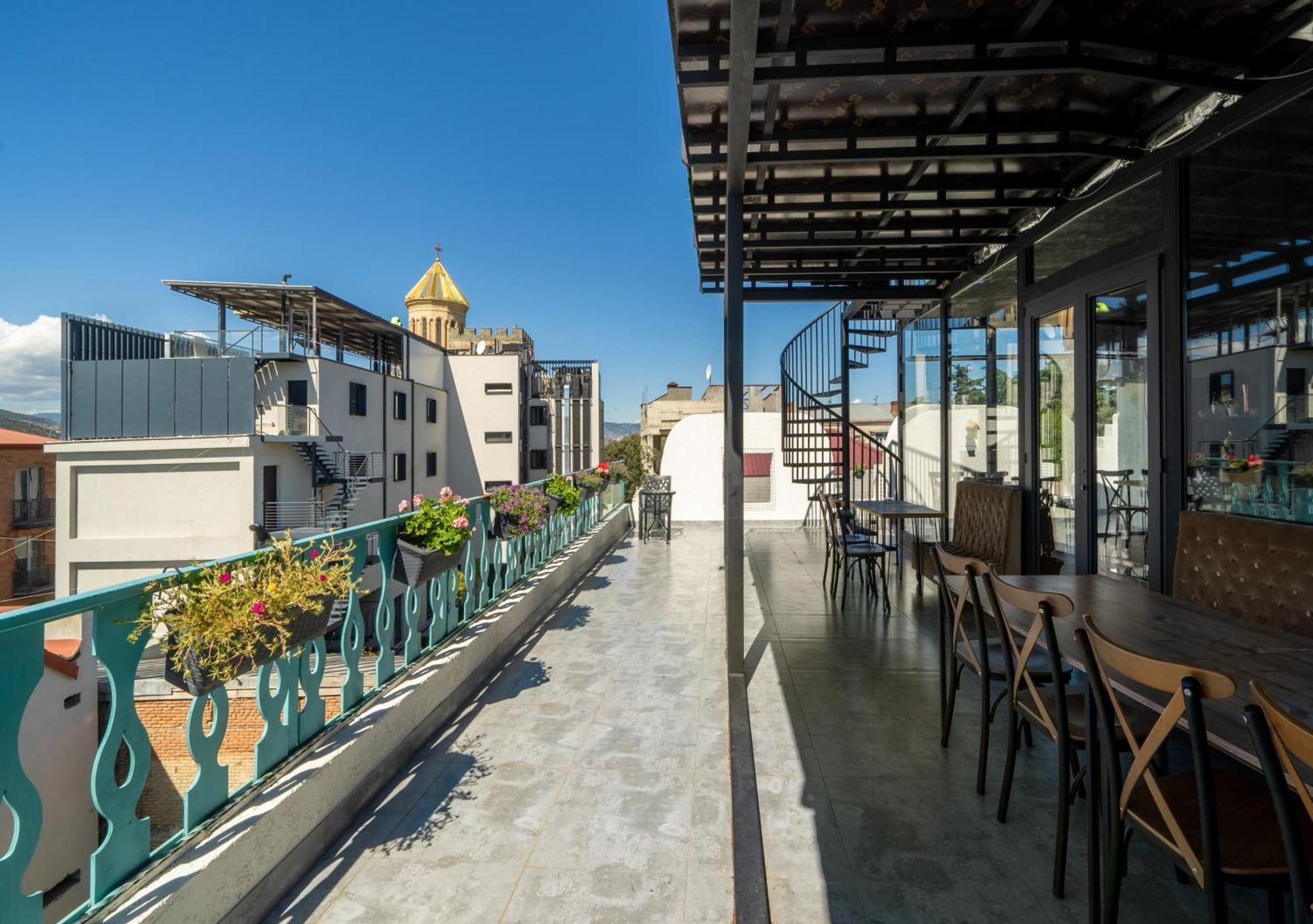 Hotel Tato & Coworking Space Tbilisi Buitenkant foto