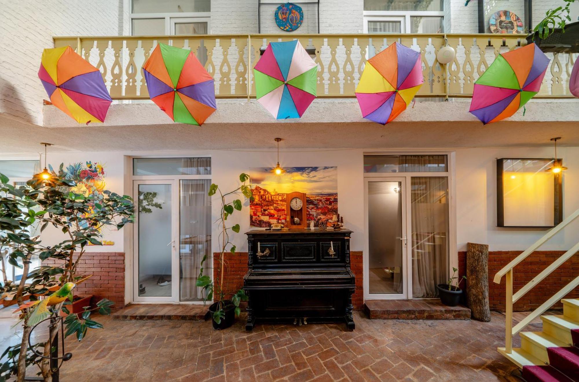 Hotel Tato & Coworking Space Tbilisi Buitenkant foto