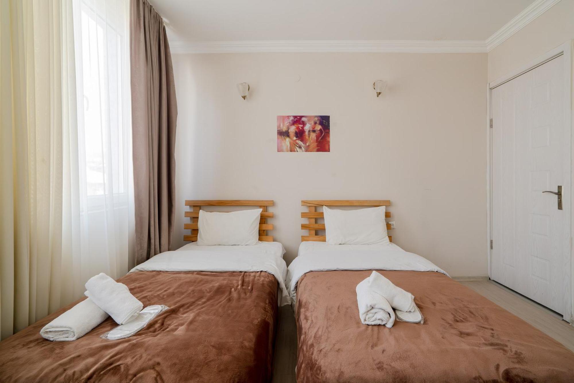 Hotel Tato & Coworking Space Tbilisi Buitenkant foto