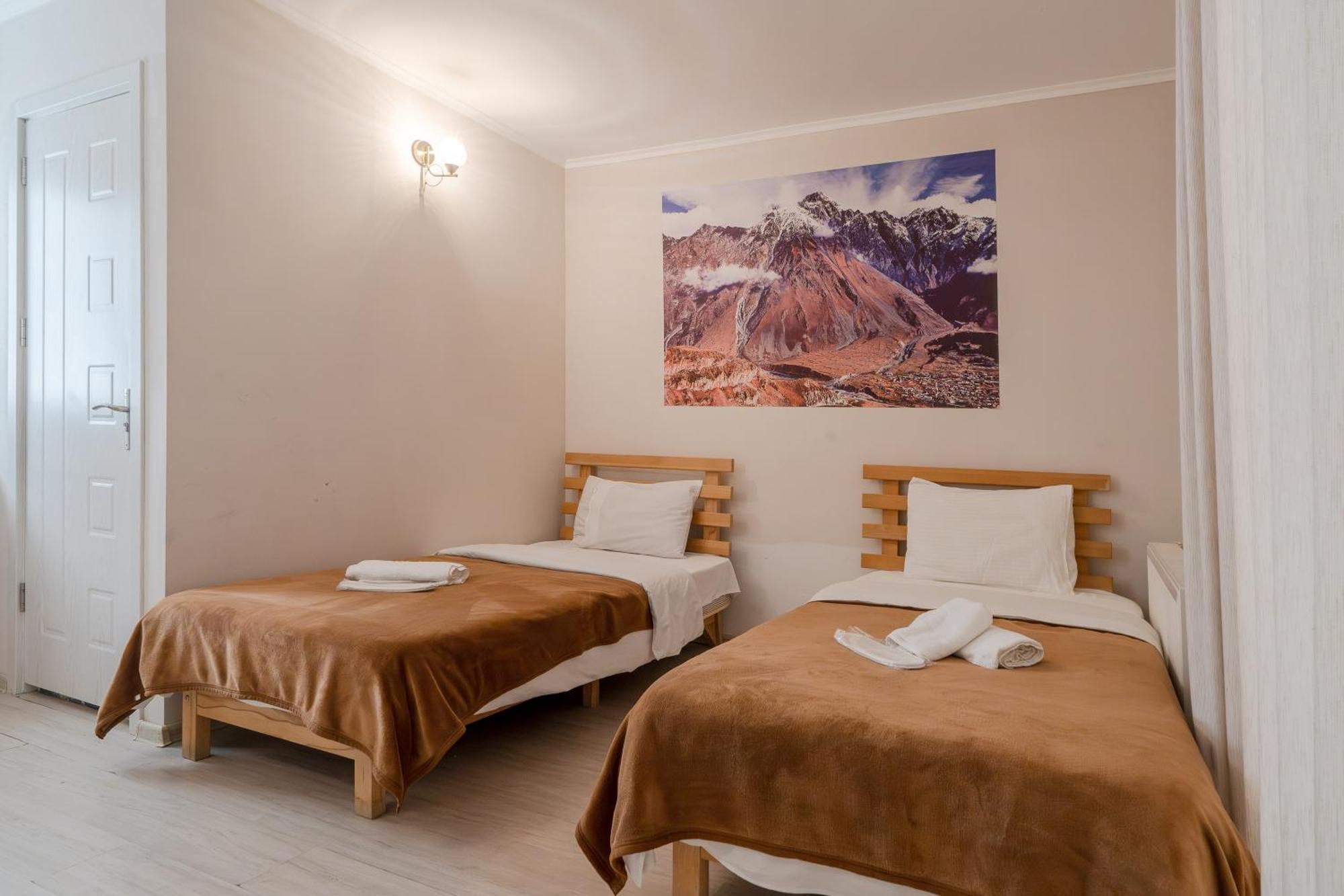Hotel Tato & Coworking Space Tbilisi Buitenkant foto