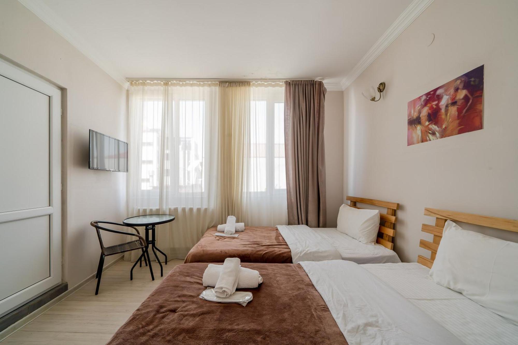 Hotel Tato & Coworking Space Tbilisi Buitenkant foto