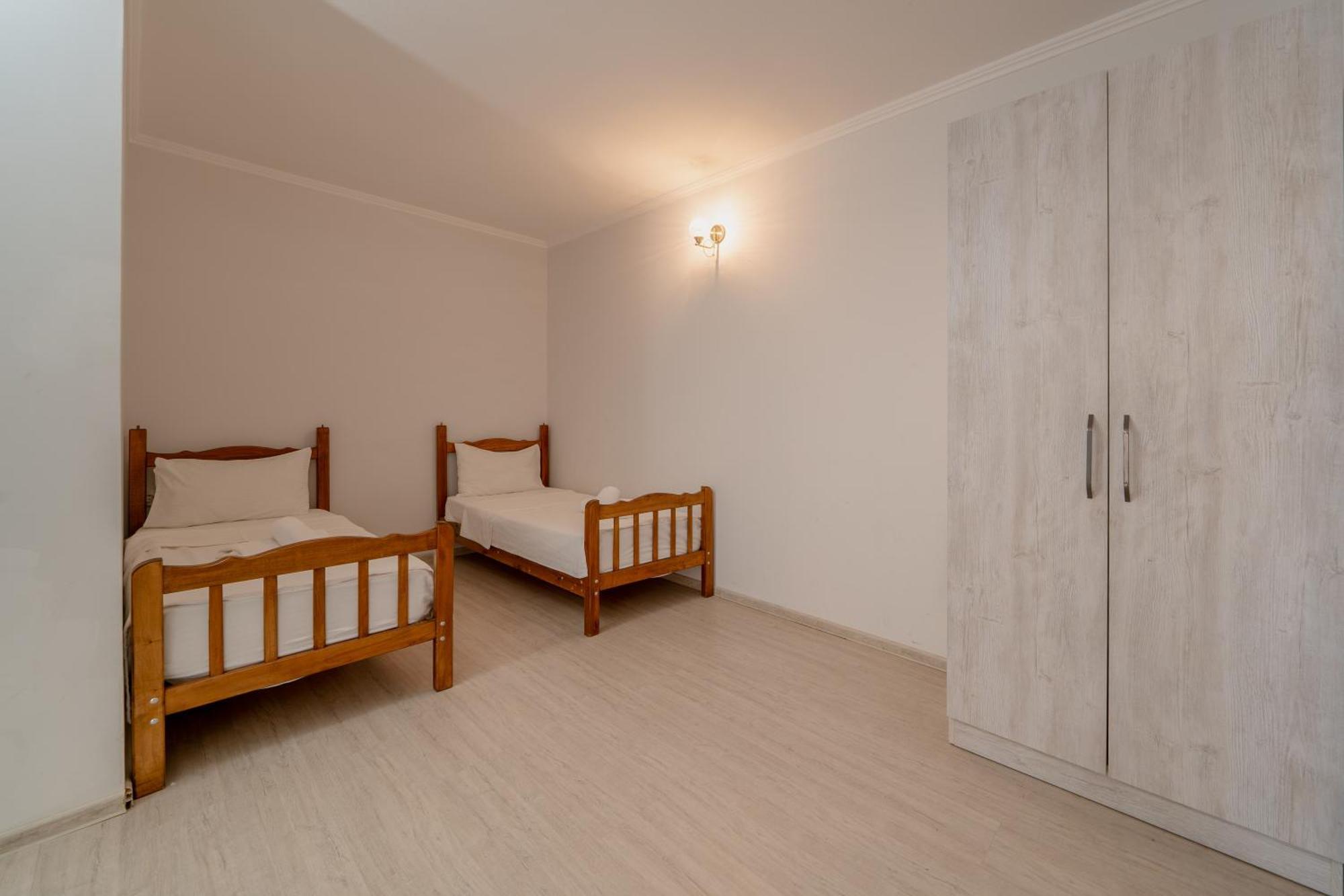 Hotel Tato & Coworking Space Tbilisi Buitenkant foto