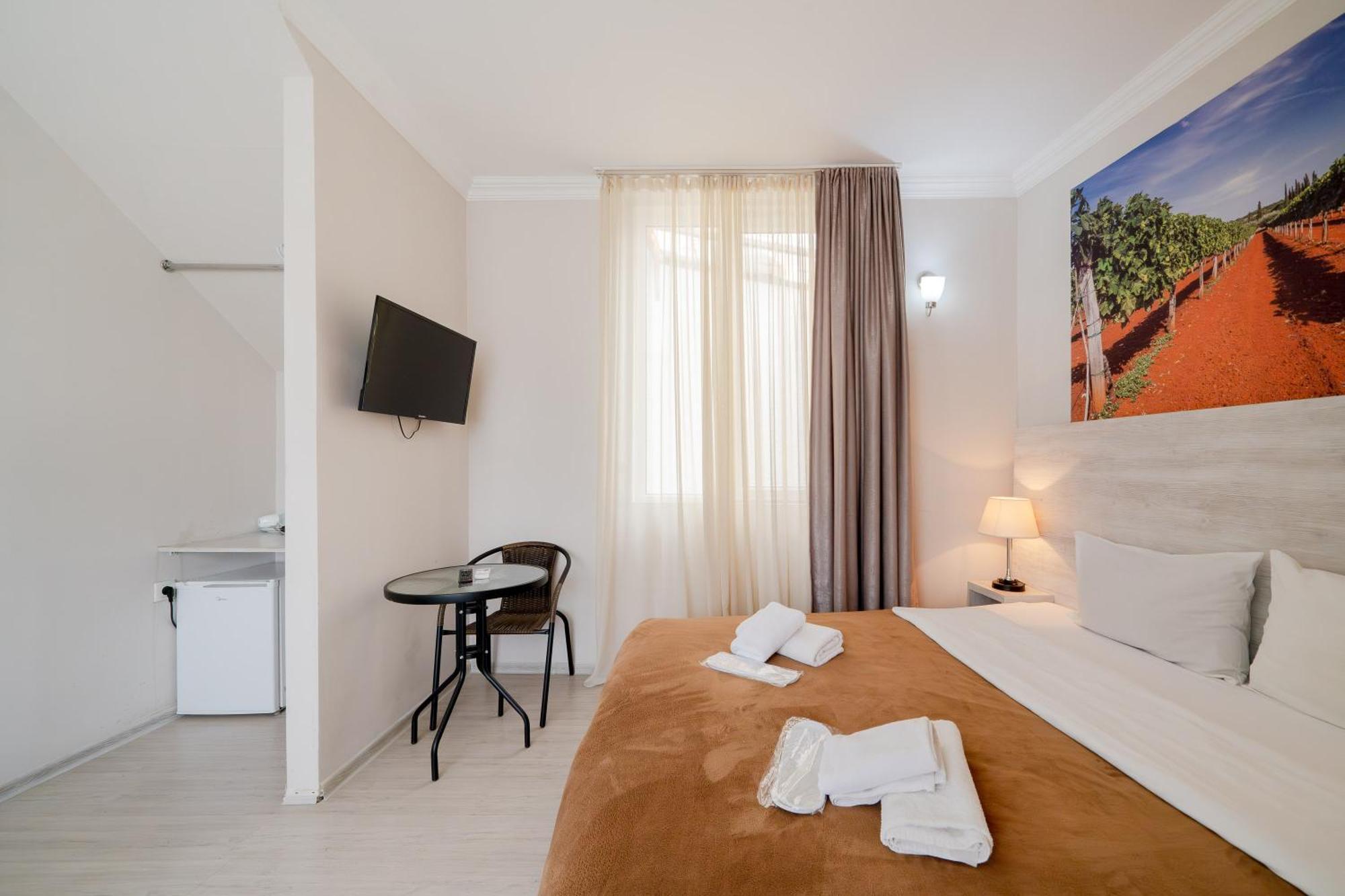 Hotel Tato & Coworking Space Tbilisi Buitenkant foto